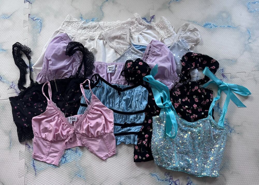 ✨🌸 Bundle of 8 Women's Crop Tops – Size Small 🌸✨